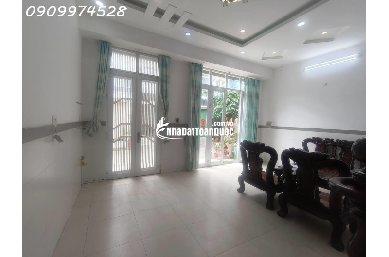 Nhà phố 3 tầng hẻm 6m sát chợ Hiệp Bình Thủ Đức sẵn nguồn thu lớn, 67m2, ngang 6m, dài 11m, 8.5 tỷ